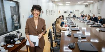 De regering komt terug op haar besluit en zal voorstellen om de bijdragen van zelfstandigen met een laag inkomen in 2026 te bevriezen.