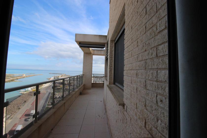 Inmobiliaria Grupo Nexus presents an exclusive duplex penthouse in the prestigious Puerto Marino urbanization. in Nexus Grupo