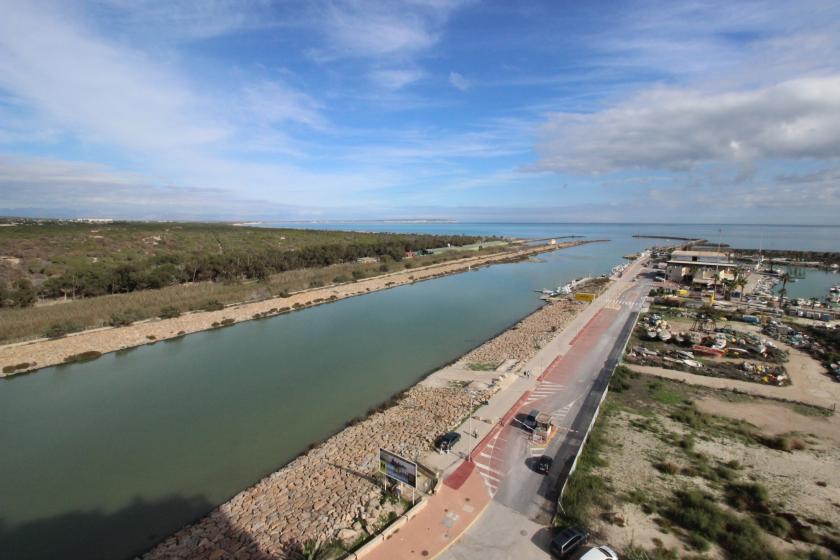 Inmobiliaria Grupo Nexus presents an exclusive duplex penthouse in the prestigious Puerto Marino urbanization. in Nexus Grupo