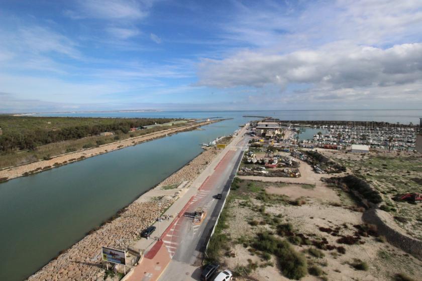 Inmobiliaria Grupo Nexus presents an exclusive duplex penthouse in the prestigious Puerto Marino urbanization. in Nexus Grupo