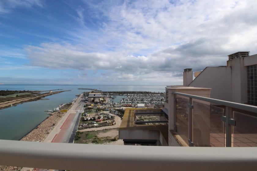 Inmobiliaria Grupo Nexus presents an exclusive duplex penthouse in the prestigious Puerto Marino urbanization. in Nexus Grupo