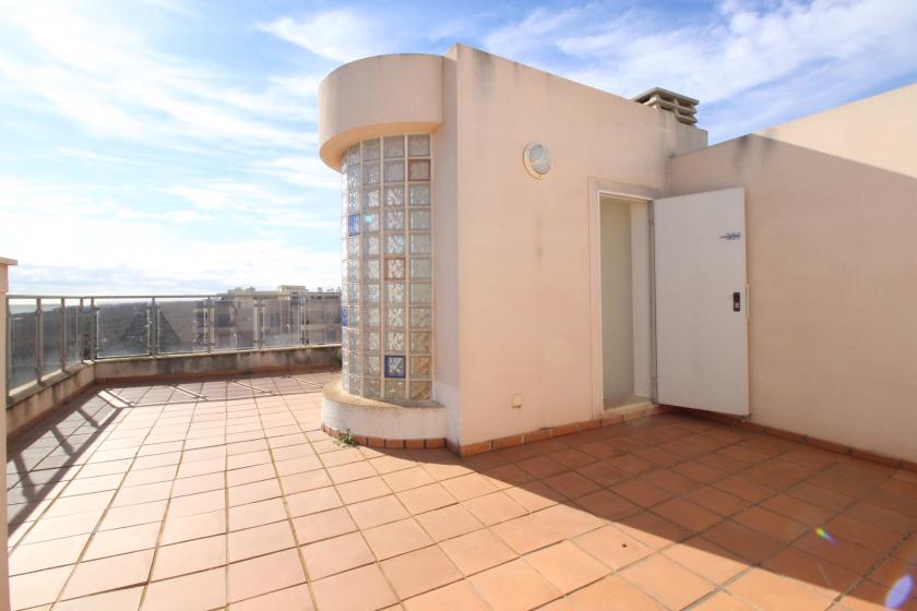 Inmobiliaria Grupo Nexus presents an exclusive duplex penthouse in the prestigious Puerto Marino urbanization. in Nexus Grupo