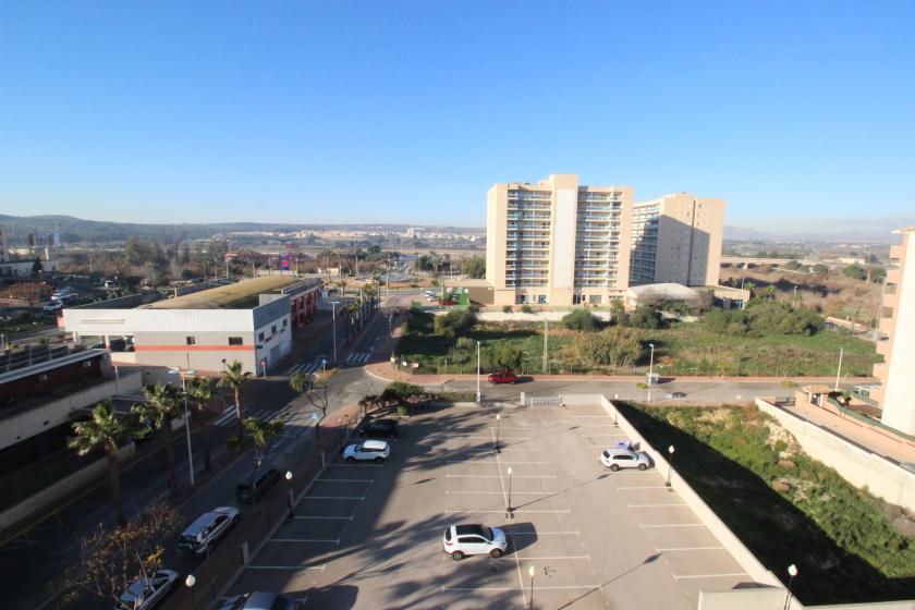 Your ideal home awaits you in this spectacular sixth-floor apartment with stunning views. Don't miss out in Nexus Grupo