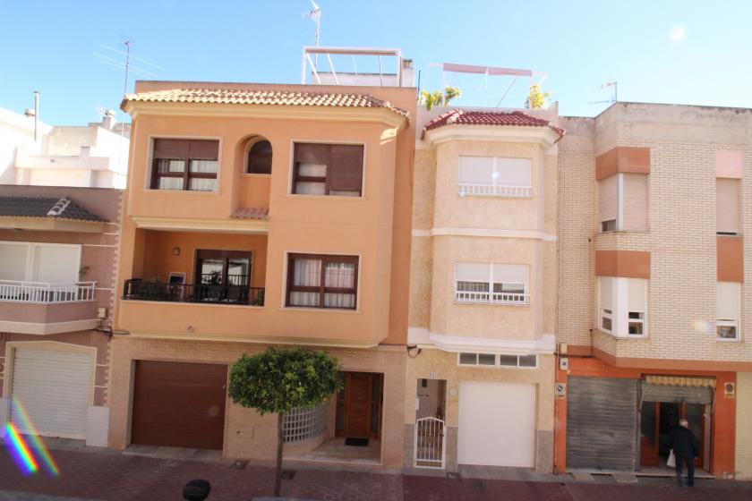 Inmobiliaria  Grupo  Nexus, Alquila  piso para todo el año en calle  San Emigdio in Nexus Grupo