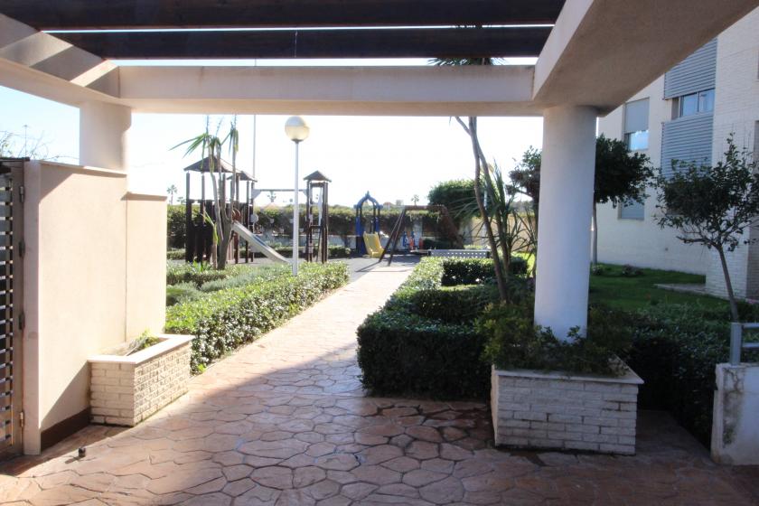Inmobiliaria Grupo Nexus alquila piso para todo el año en calle  Médico Basilio Paredes Gomez  in Nexus Grupo