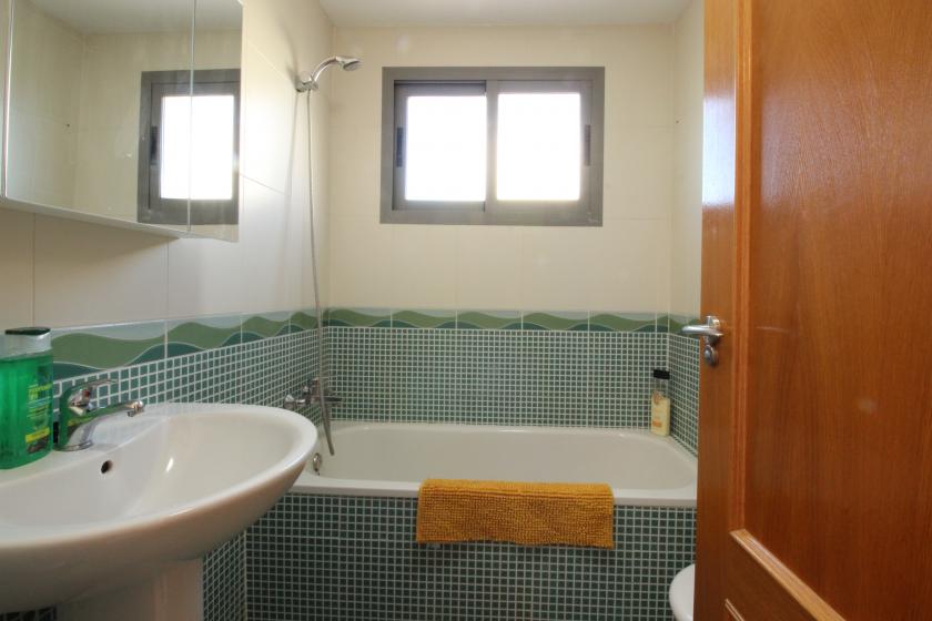 Inmobiliaria Grupo Nexus alquila piso para todo el año en calle  Médico Basilio Paredes Gomez  in Nexus Grupo