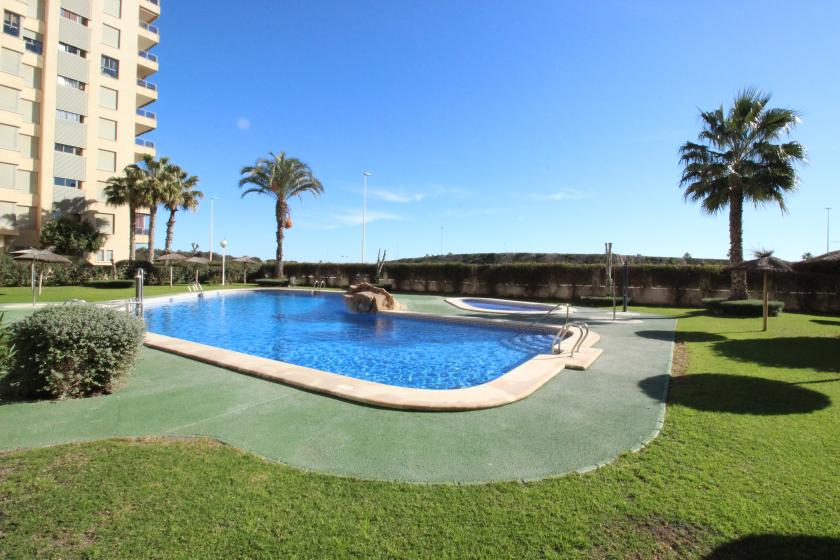 Inmobiliaria Grupo Nexus alquila piso para todo el año en calle  Médico Basilio Paredes Gomez  in Nexus Grupo