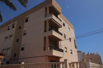 Inmobiliaria Grupo Nexus, Alquila piso para todo el año en Avenida Servantes  in Nexus Grupo