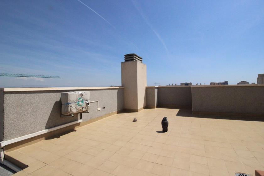 Grupo Nexus Real Estate offers you an exclusive duplex attic for sale on Avenue del Puerto, Guardamar del Segura. in Nexus Grupo