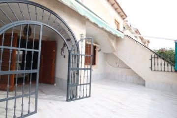 Real Estate Group Nexus rents a ground floor bungalow in the La Rosa Urbanization in Nexus Grupo