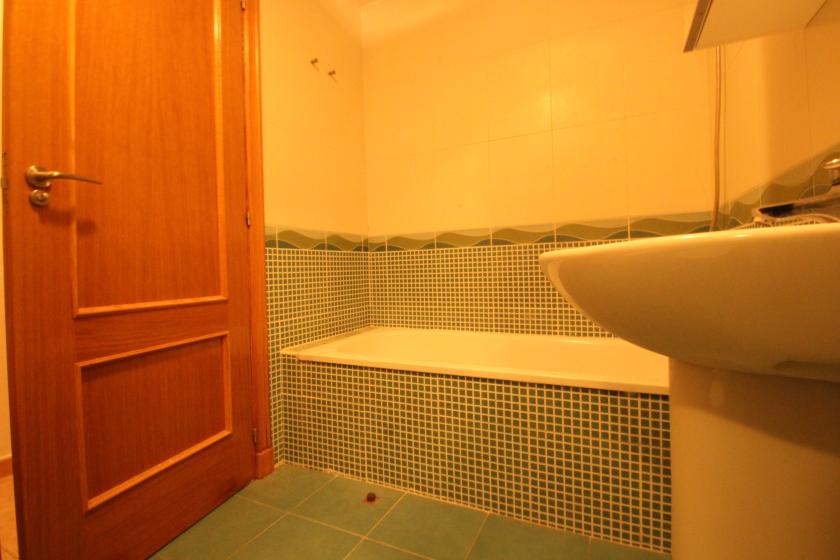 Realitní skupina Nexus nabízí k prodeji nádherný byt v rezidenční čtvrti Puerto Marino. in Nexus Grupo