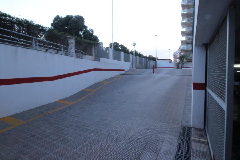 Realitní skupina Nexus nabízí k prodeji nádherný byt v rezidenční čtvrti Puerto Marino. in Nexus Grupo