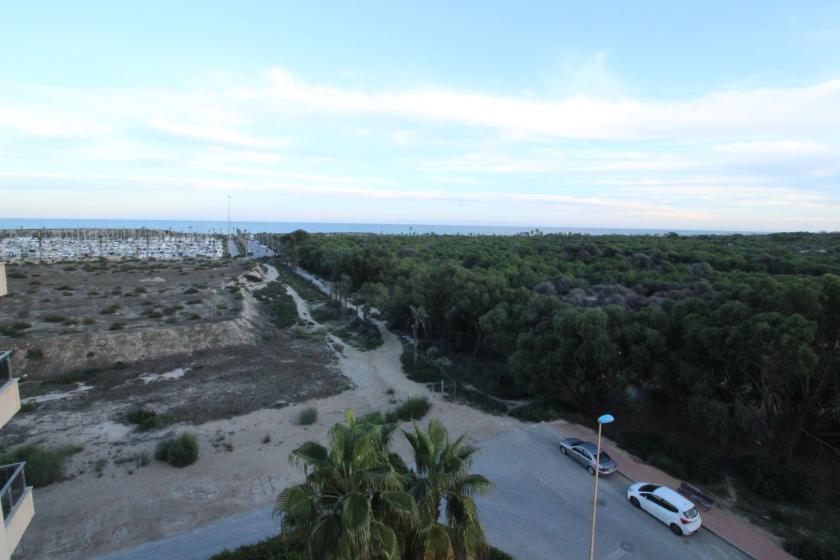 Realitní skupina Nexus nabízí k prodeji nádherný byt v rezidenční čtvrti Puerto Marino. in Nexus Grupo