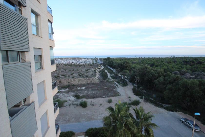 Realitní skupina Nexus nabízí k prodeji nádherný byt v rezidenční čtvrti Puerto Marino. in Nexus Grupo