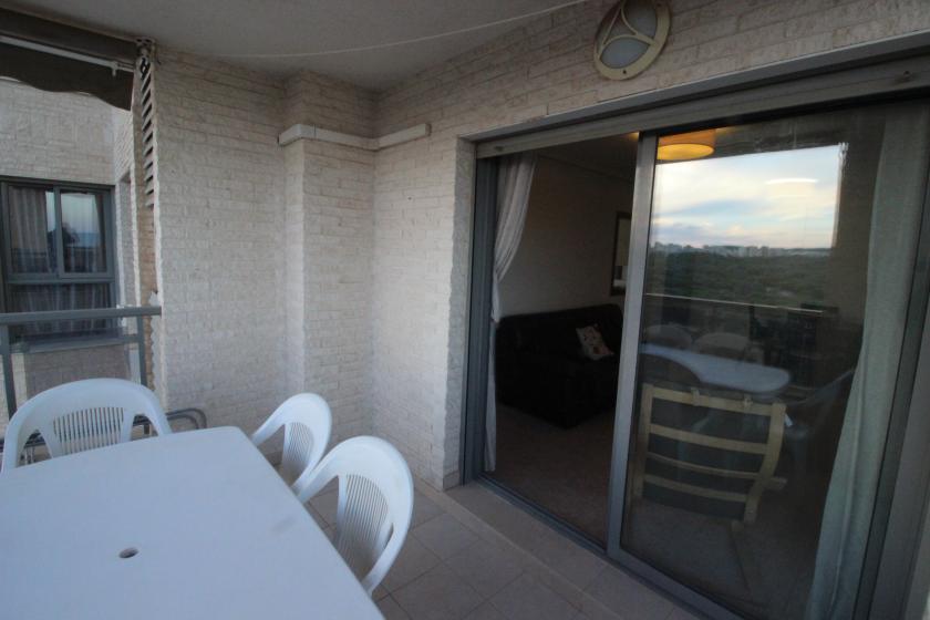 Realitní skupina Nexus nabízí k prodeji nádherný byt v rezidenční čtvrti Puerto Marino. in Nexus Grupo