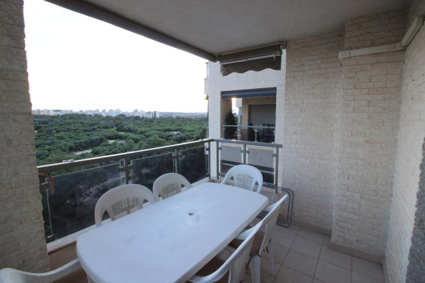 Realitní skupina Nexus nabízí k prodeji nádherný byt v rezidenční čtvrti Puerto Marino. in Nexus Grupo