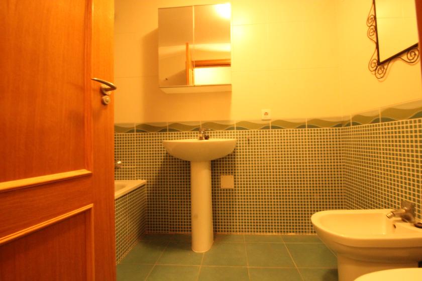 Realitní skupina Nexus nabízí k prodeji nádherný byt v rezidenční čtvrti Puerto Marino. in Nexus Grupo