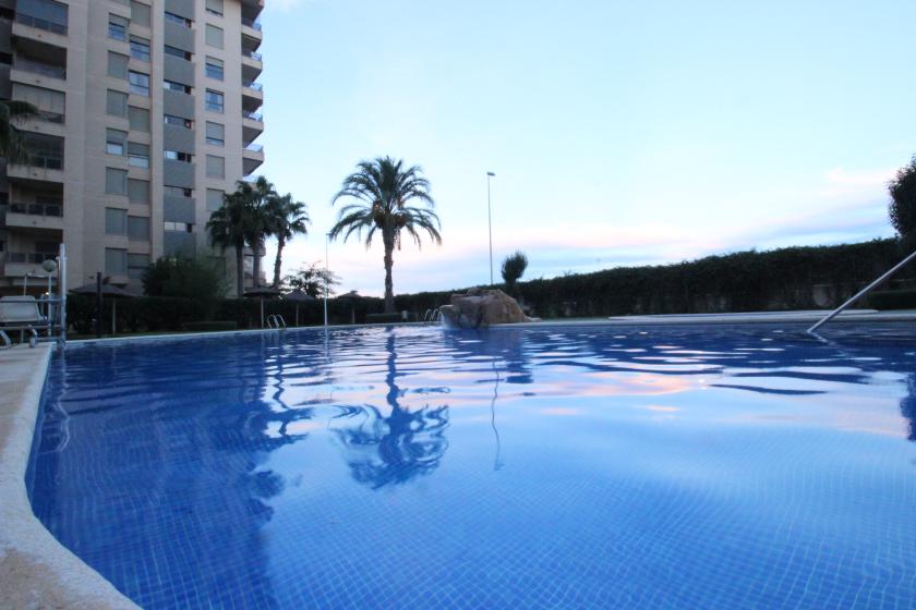 Realitní skupina Nexus nabízí k prodeji nádherný byt v rezidenční čtvrti Puerto Marino. in Nexus Grupo