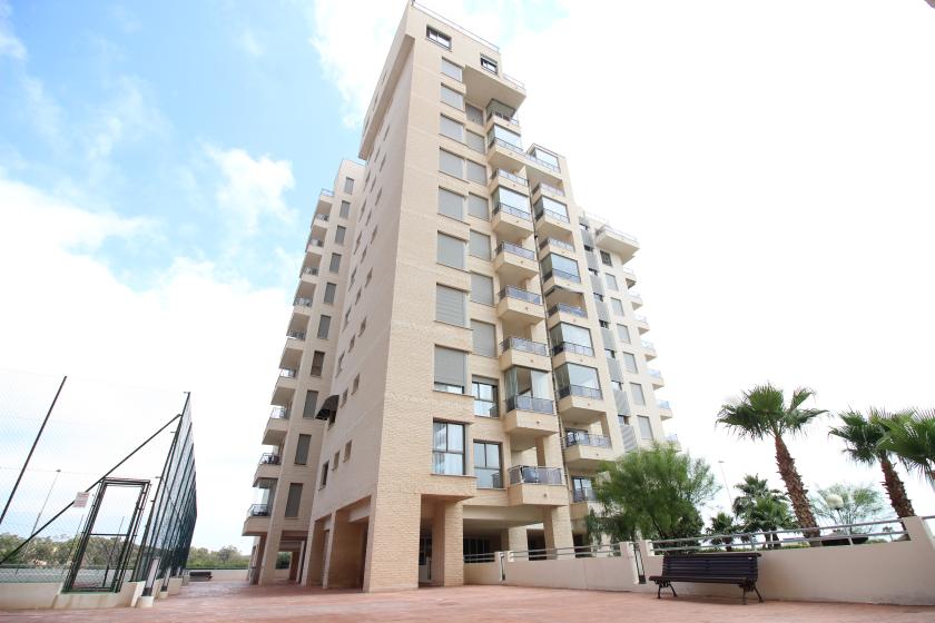 Realitní skupina Nexus nabízí k prodeji nádherný byt v rezidenční čtvrti Puerto Marino. in Nexus Grupo