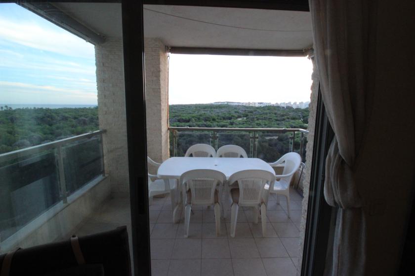 Realitní skupina Nexus nabízí k prodeji nádherný byt v rezidenční čtvrti Puerto Marino. in Nexus Grupo