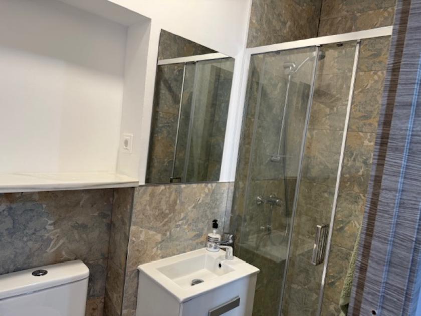 Realitní kancelář GRUPO NEXUS pronajímá dům na ulici Almoradí, poblíž hradu. in Nexus Grupo