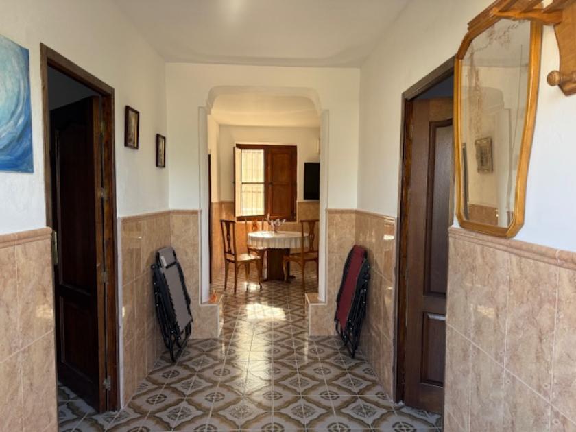 Realitní kancelář GRUPO NEXUS pronajímá dům na ulici Almoradí, poblíž hradu. in Nexus Grupo