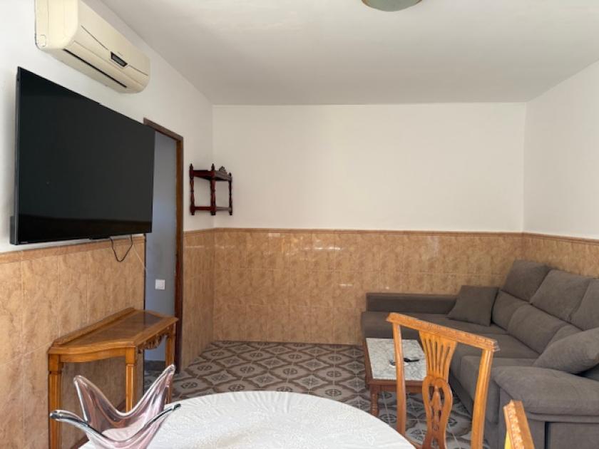 Realitní kancelář GRUPO NEXUS pronajímá dům na ulici Almoradí, poblíž hradu. in Nexus Grupo