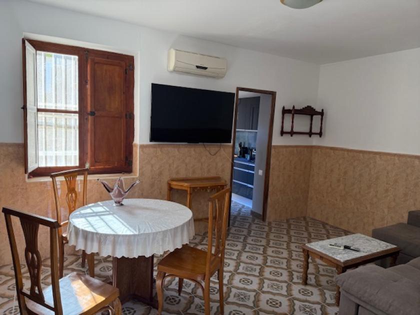 Realitní kancelář GRUPO NEXUS pronajímá dům na ulici Almoradí, poblíž hradu. in Nexus Grupo