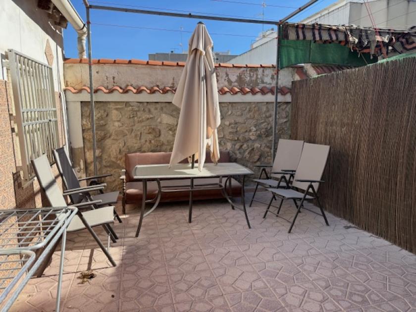 Realitní kancelář GRUPO NEXUS pronajímá dům na ulici Almoradí, poblíž hradu. in Nexus Grupo