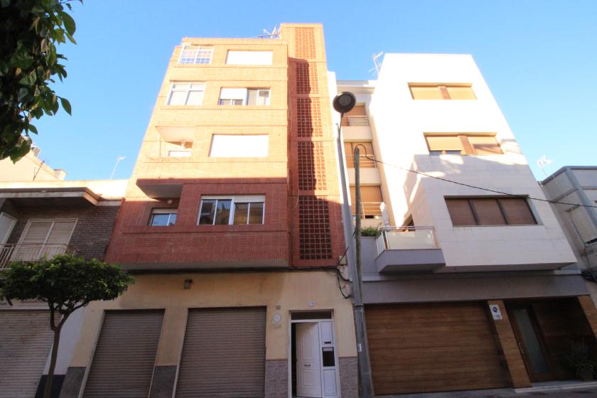 GRUPO NEXUS Real Estate offers for sale an apartment on San Emigdio Street, Guardamar del Segura. in Nexus Grupo