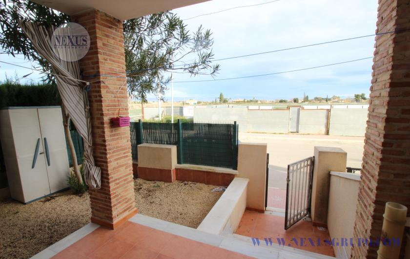 Inmobiliaria, Grupo Nexus, rents for the whole year Bungalow on the ground floor in Daya Vieja in Nexus Grupo