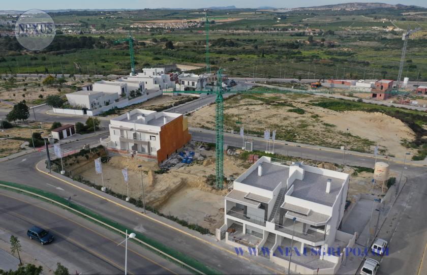 INMOBILIARIA GRUPO NEXUS VENDE BUNGALOWS DE LUJO EN BENIJOFAR in Nexus Grupo