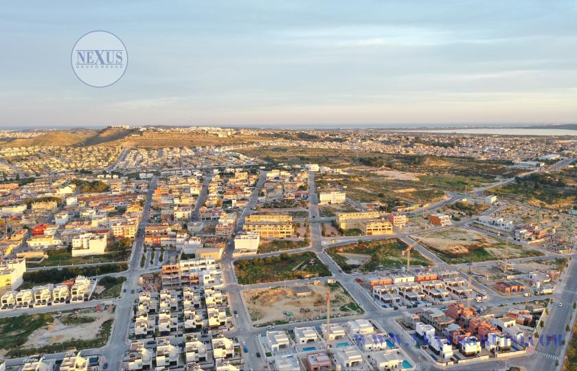 INMOBILIARIA GRUPO NEXUS VENDE BUNGALOWS DE LUJO EN BENIJOFAR in Nexus Grupo