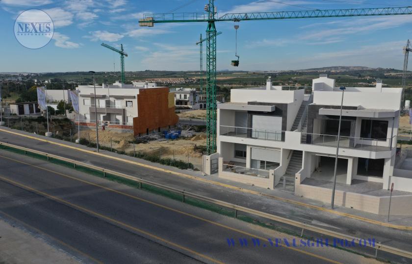 INMOBILIARIA GRUPO NEXUS VENDE BUNGALOWS DE LUJO EN BENIJOFAR in Nexus Grupo