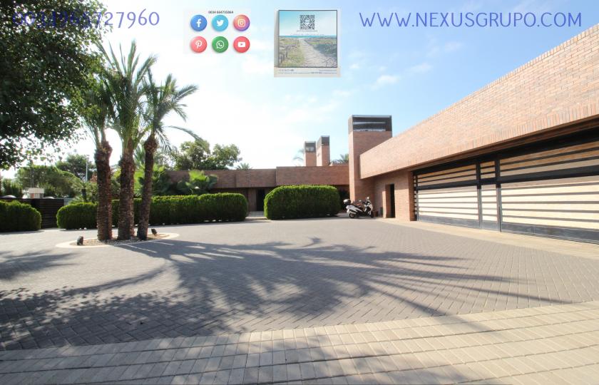 ONROEREND GOED, GRUPO NEXUS, VERKOOPT LUXE VILLA IN MATOLA ELCHE in Nexus Grupo